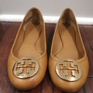 Tory Burch Reva flats in Nude/Tan size 7
